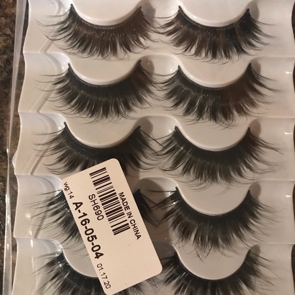 Flirty wispy long eyelashes - Picture 1 of 1